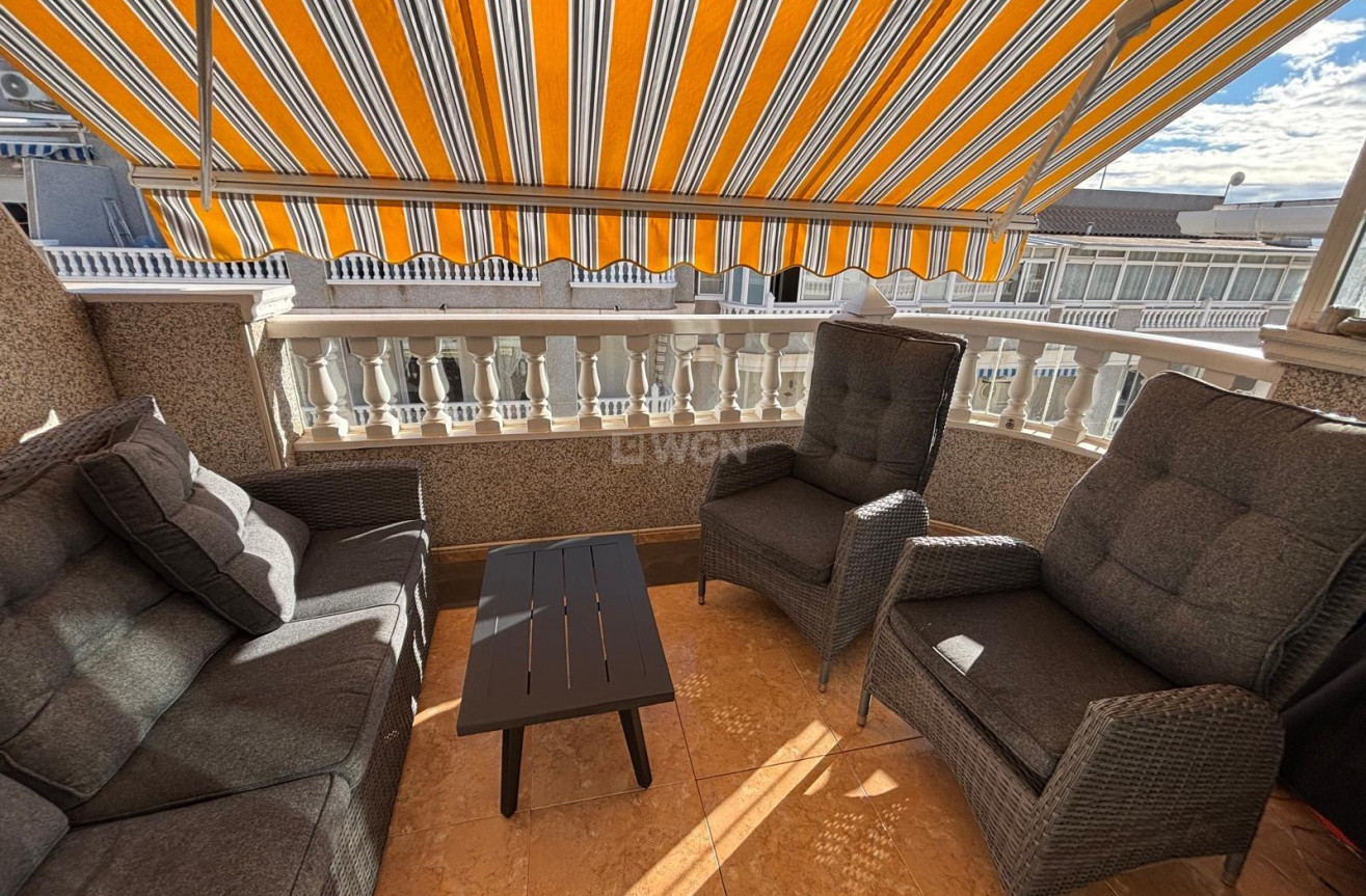 Odsprzedaż - Mieszkanie w bloku - Torrevieja