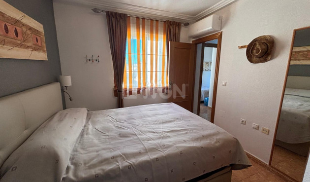 Odsprzedaż - Mieszkanie w bloku - Torrevieja