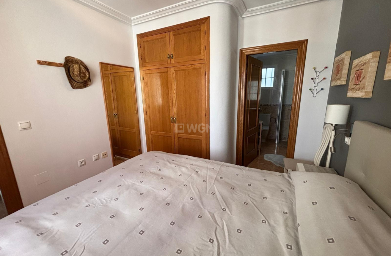 Odsprzedaż - Mieszkanie w bloku - Torrevieja