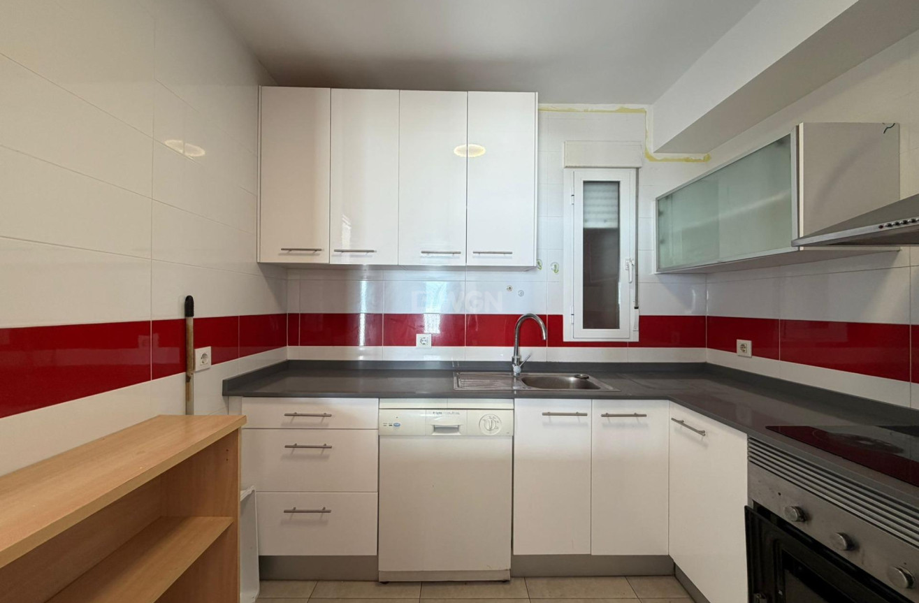 Odsprzedaż - Mieszkanie w bloku - Torrevieja - Playa de los Locos