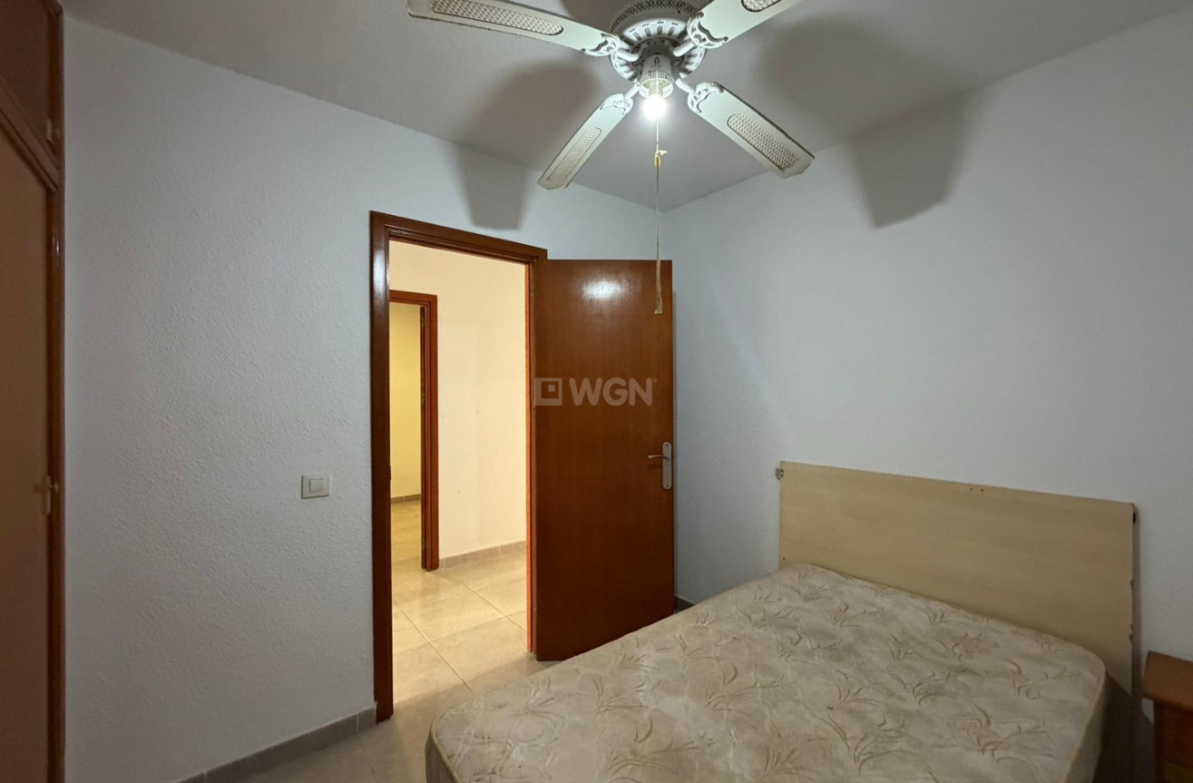 Odsprzedaż - Mieszkanie w bloku - Torrevieja - Playa de los Locos