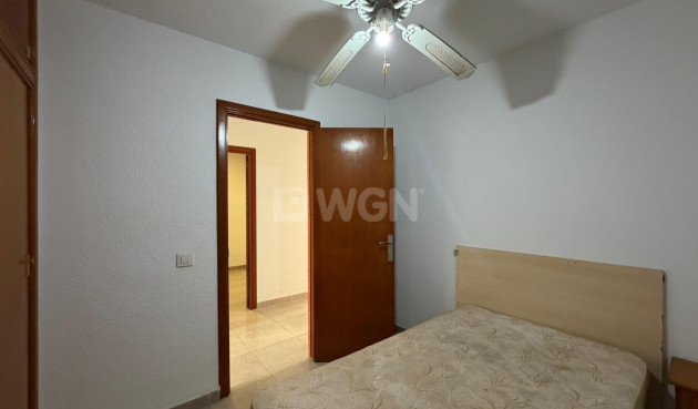 Odsprzedaż - Mieszkanie w bloku - Torrevieja - Playa de los Locos