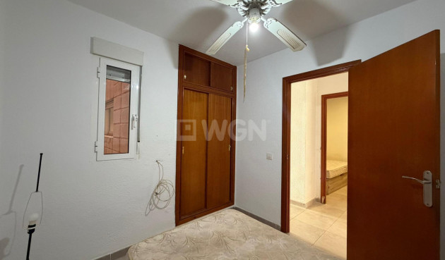 Odsprzedaż - Mieszkanie w bloku - Torrevieja - Playa de los Locos