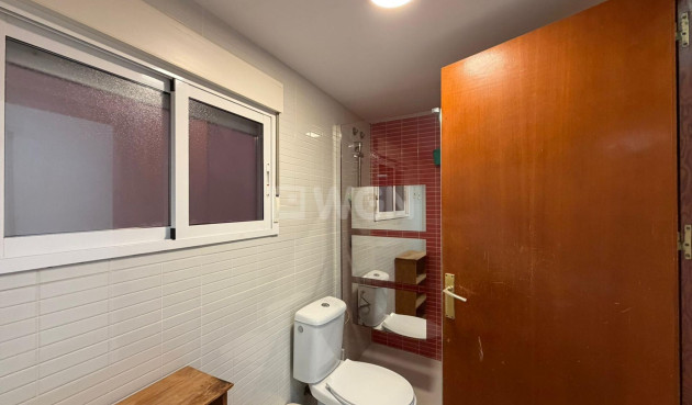 Odsprzedaż - Mieszkanie w bloku - Torrevieja - Playa de los Locos