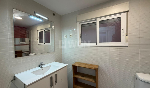 Odsprzedaż - Mieszkanie w bloku - Torrevieja - Playa de los Locos