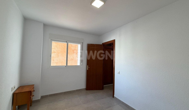 Odsprzedaż - Mieszkanie w bloku - Torrevieja - Playa de los Locos