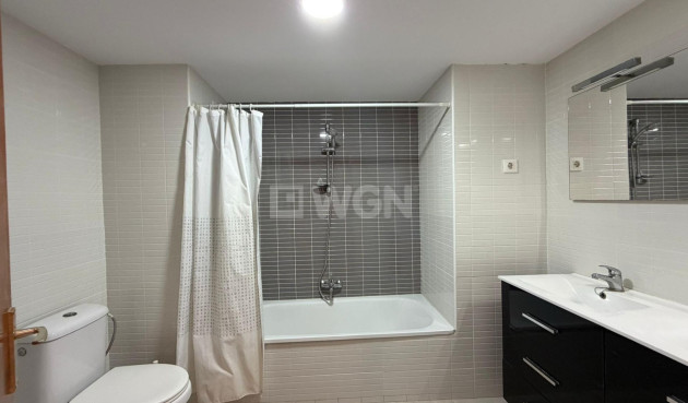 Odsprzedaż - Mieszkanie w bloku - Torrevieja - Playa de los Locos