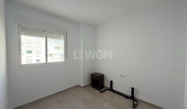 Odsprzedaż - Mieszkanie w bloku - Torrevieja - Playa de los Locos