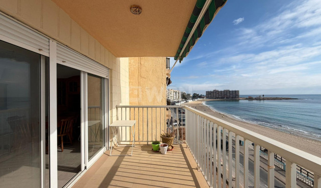 Odsprzedaż - Mieszkanie w bloku - Torrevieja - Playa de los Locos