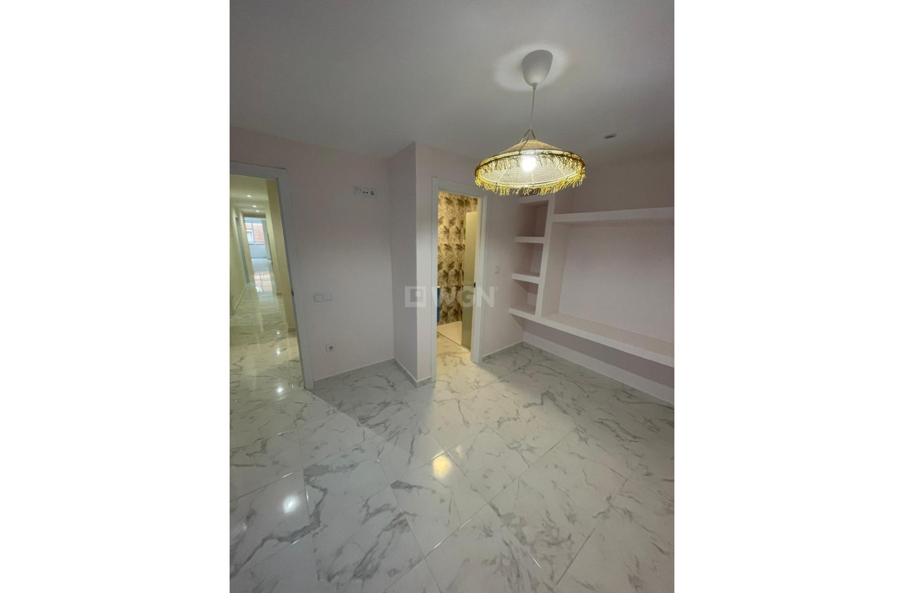 Odsprzedaż - Mieszkanie w bloku - Torrevieja - Costa Blanca