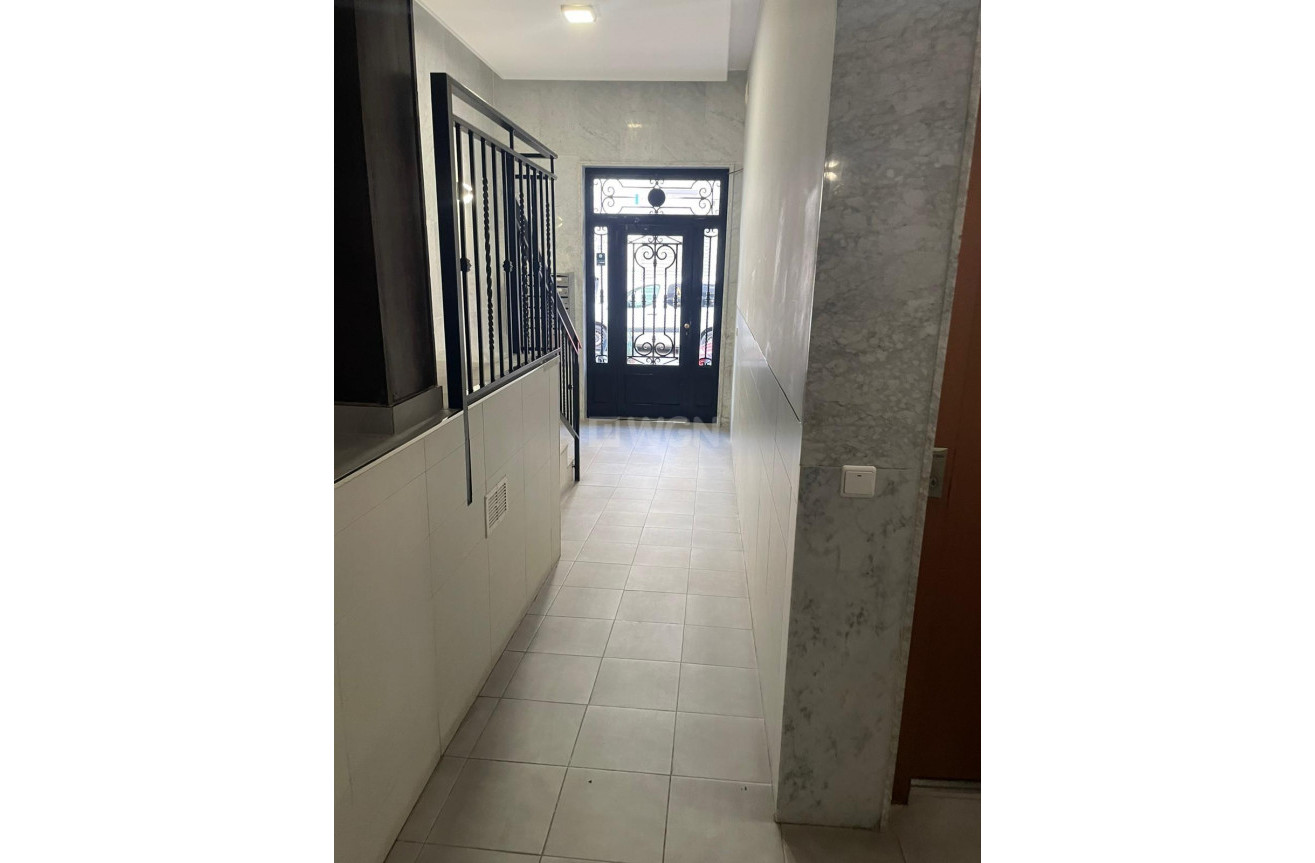 Odsprzedaż - Mieszkanie w bloku - Torrevieja - Costa Blanca