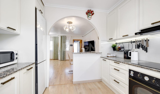 Odsprzedaż - Kamienica - Torrevieja - aguas nuevas