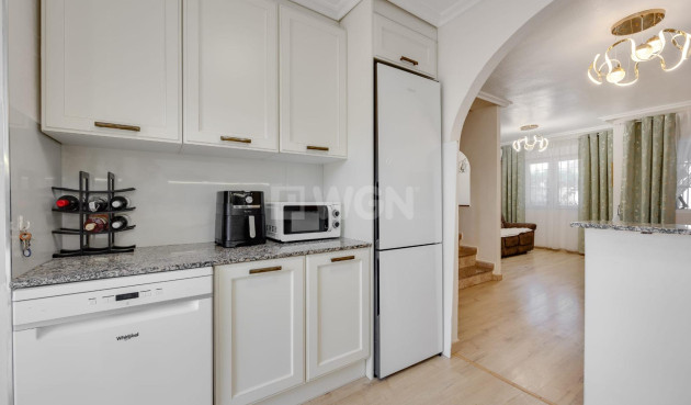 Odsprzedaż - Kamienica - Torrevieja - aguas nuevas