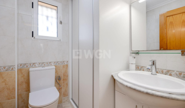 Odsprzedaż - Kamienica - Torrevieja - aguas nuevas