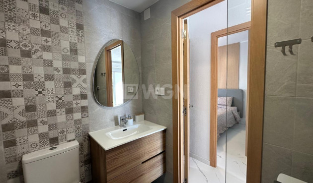 Odsprzedaż - Bungalow - Torrevieja - Los Balcones