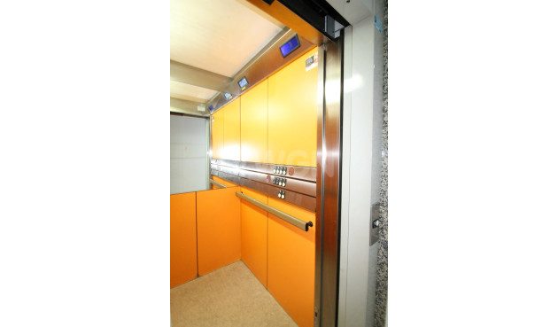 Resale - Apartment / flat - Torrevieja - Centro