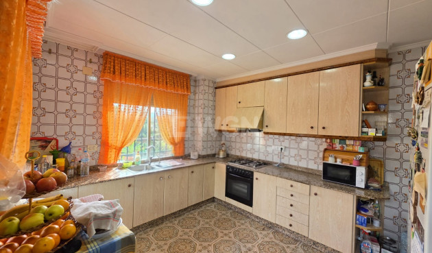 Odsprzedaż - Villa - Elda - Inland