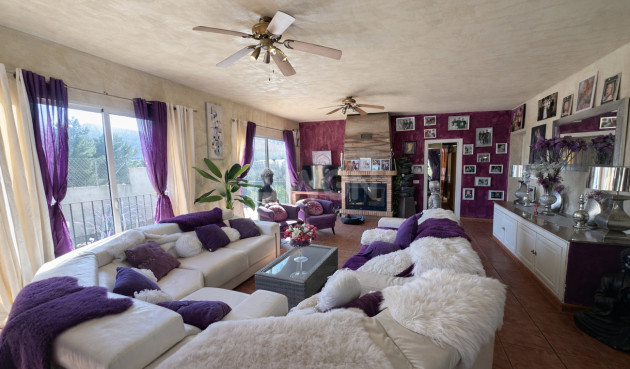 Odsprzedaż - Villa - Castalla - Costa Blanca