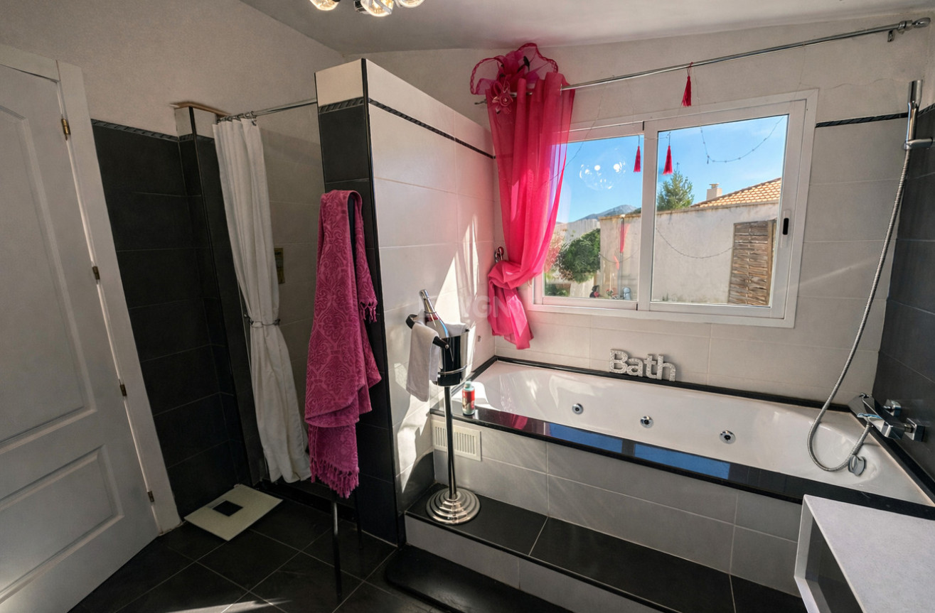 Odsprzedaż - Villa - Castalla - Costa Blanca