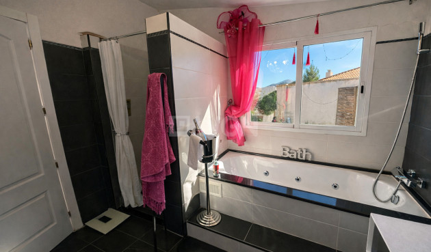 Odsprzedaż - Villa - Castalla - Costa Blanca