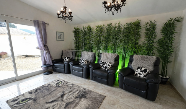 Odsprzedaż - Villa - Castalla - Costa Blanca