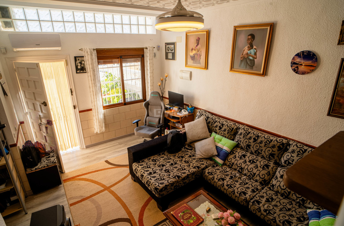 Odsprzedaż - Kamienica - Torrevieja - Costa Blanca