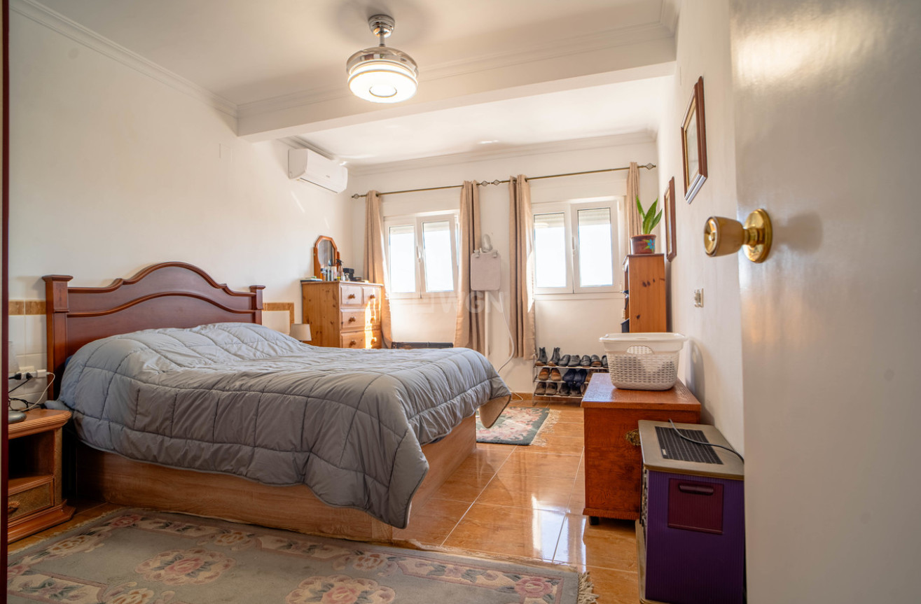 Odsprzedaż - Kamienica - Torrevieja - Costa Blanca