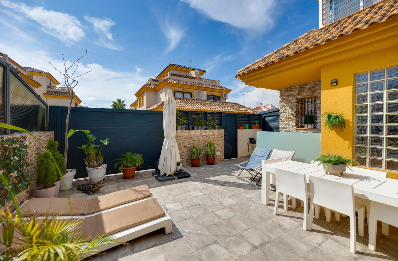 Odsprzedaż - Villa - Los Montesinos - La Herrada