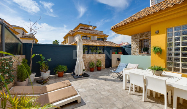 Odsprzedaż - Villa - Los Montesinos - La Herrada