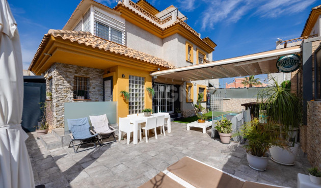 Odsprzedaż - Villa - Los Montesinos - La Herrada