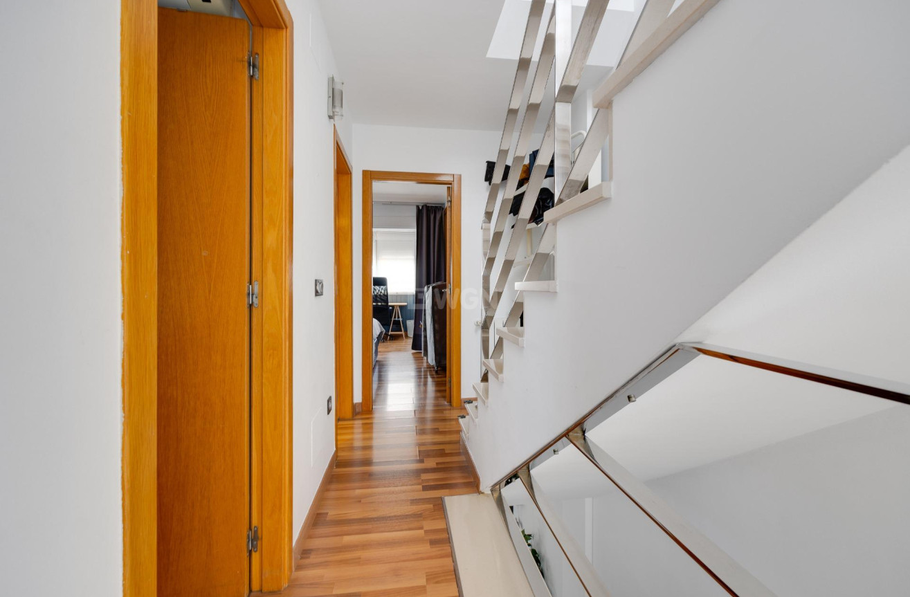 Odsprzedaż - Villa - Los Montesinos - La Herrada