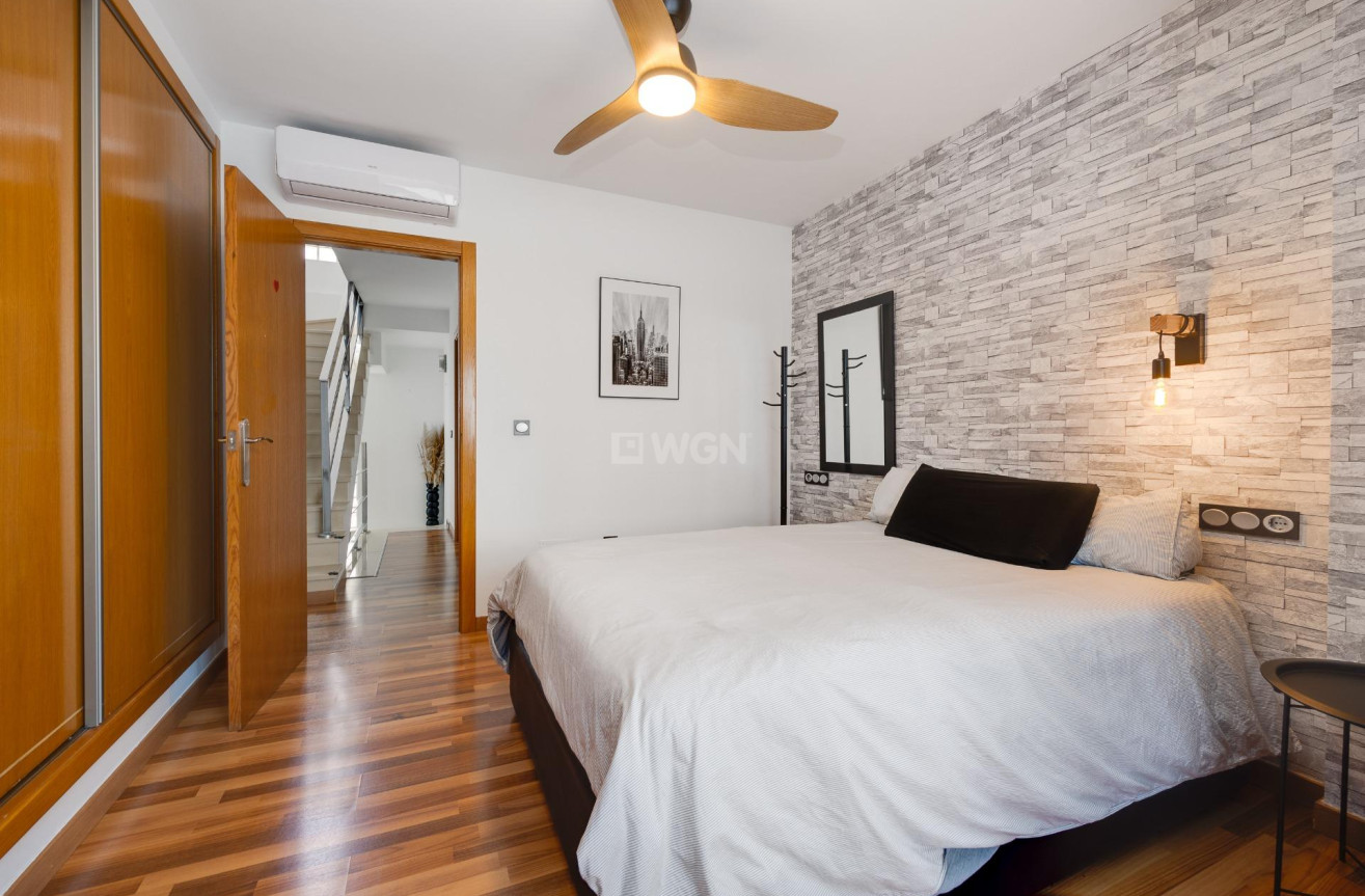 Odsprzedaż - Villa - Los Montesinos - La Herrada