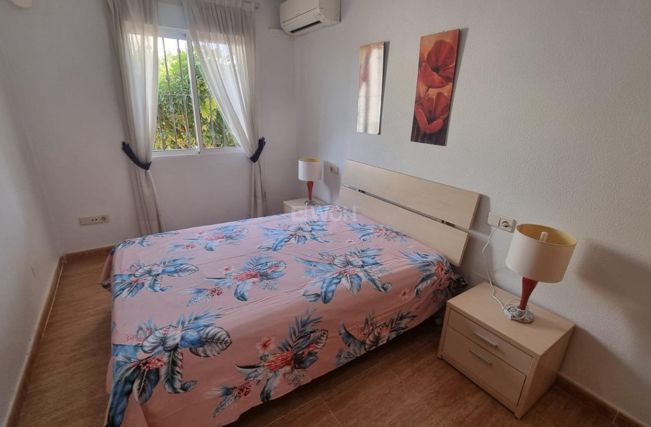 Resale - Villa - Guardamar del Segura - Urbanizaciones