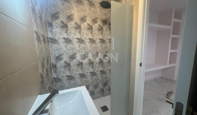 Resale - Apartment / flat - Torrevieja - Costa Blanca