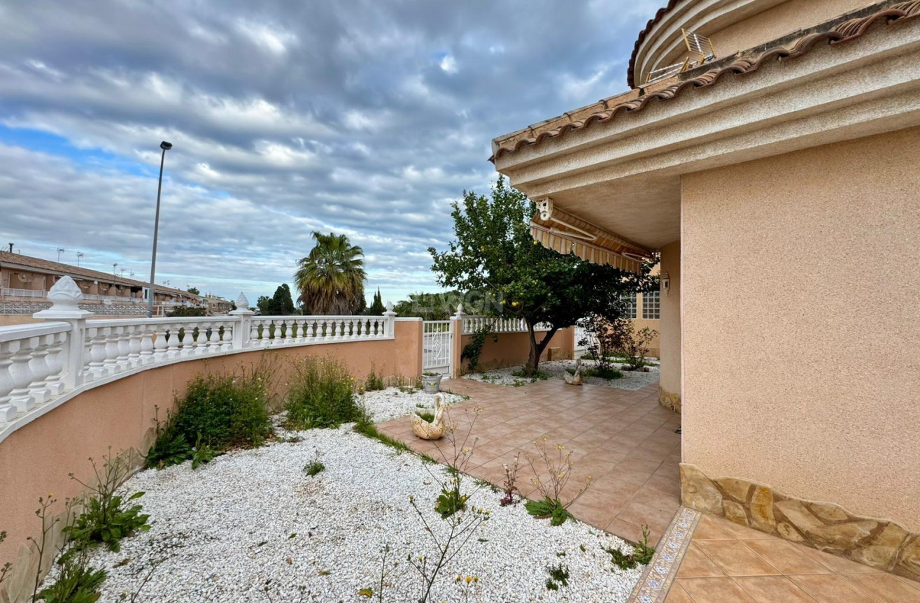 Odsprzedaż - Villa - Torrevieja - Costa Blanca