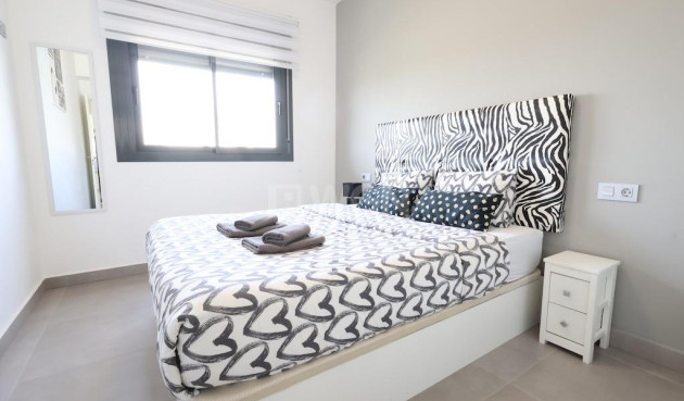 Odsprzedaż - Bungalow - Pilar de la Horadada - Costa Blanca