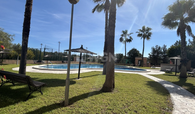 Resale - Apartment / flat - Los Altos - Costa Blanca