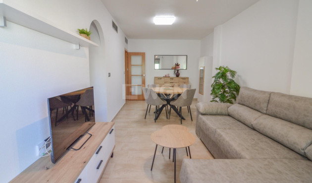 Odsprzedaż - Mieszkanie w bloku - Torrevieja - Playa del Cura