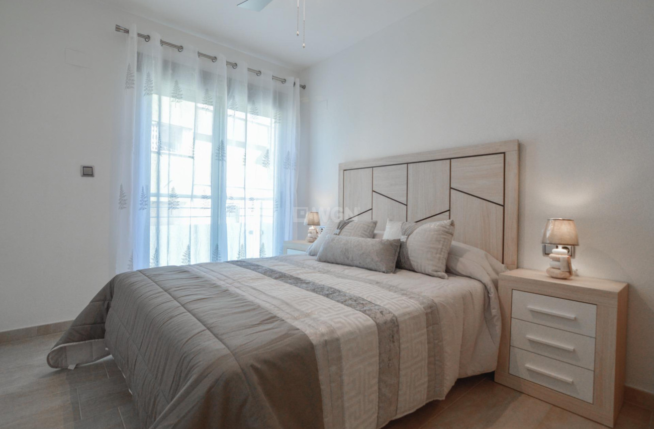 Odsprzedaż - Mieszkanie w bloku - Torrevieja - Playa del Cura