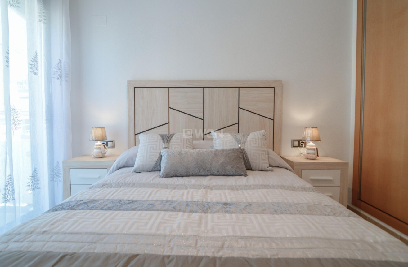 Odsprzedaż - Mieszkanie w bloku - Torrevieja - Playa del Cura