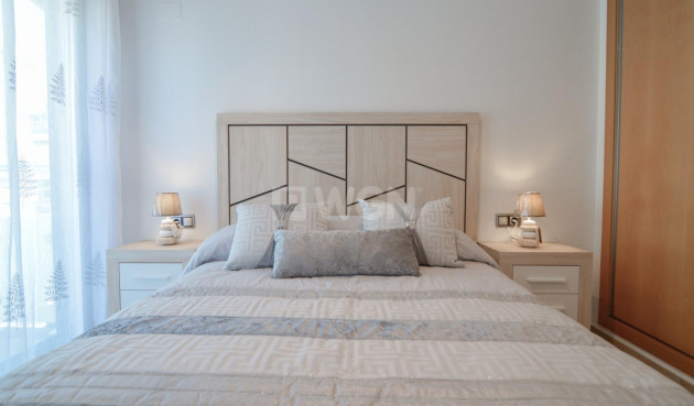 Odsprzedaż - Mieszkanie w bloku - Torrevieja - Playa del Cura