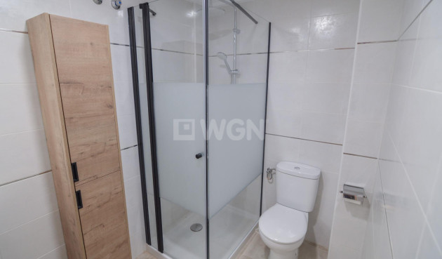 Odsprzedaż - Mieszkanie w bloku - Torrevieja - Playa del Cura