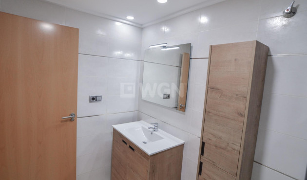 Odsprzedaż - Mieszkanie w bloku - Torrevieja - Playa del Cura