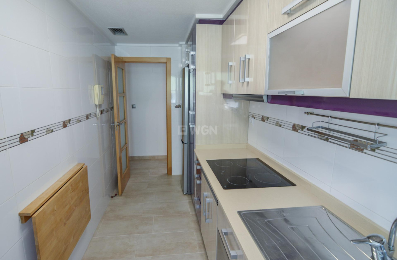 Odsprzedaż - Mieszkanie w bloku - Torrevieja - Playa del Cura