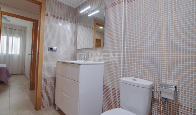 Odsprzedaż - Mieszkanie w bloku - Torrevieja - Playa del Cura