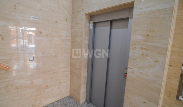 Odsprzedaż - Mieszkanie w bloku - Torrevieja - Playa del Cura