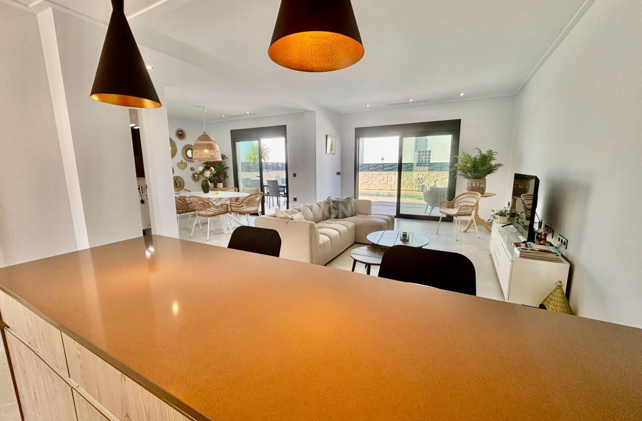 Odsprzedaż - Villa - Benijofar - Pueblo 4