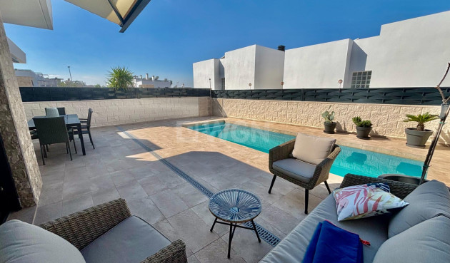 Odsprzedaż - Villa - Benijofar - Pueblo 4