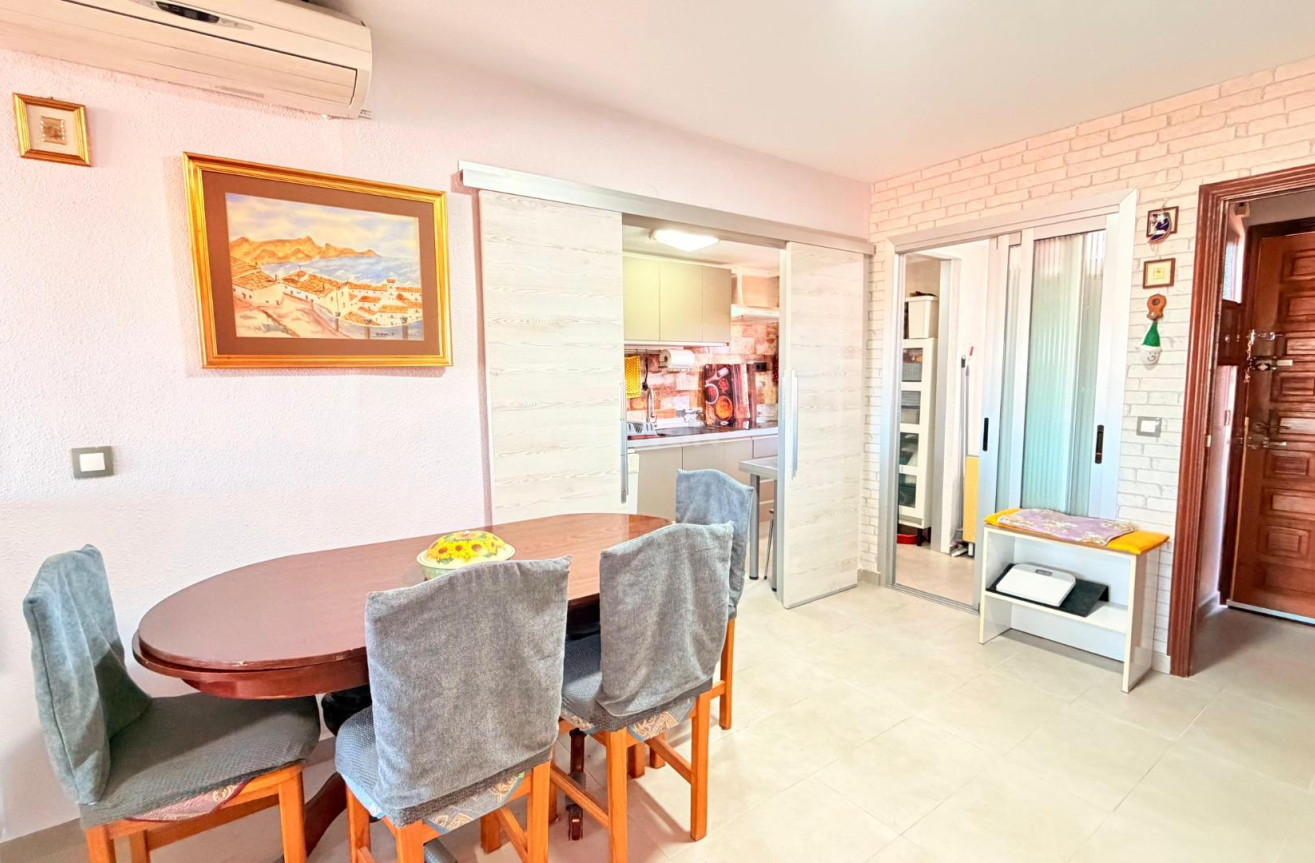 Odsprzedaż - Mieszkanie w bloku - Torrevieja - Playa De Los Naufragos