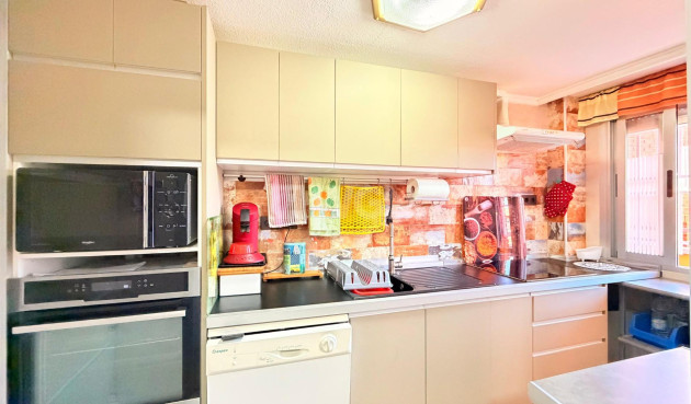 Odsprzedaż - Mieszkanie w bloku - Torrevieja - Playa De Los Naufragos